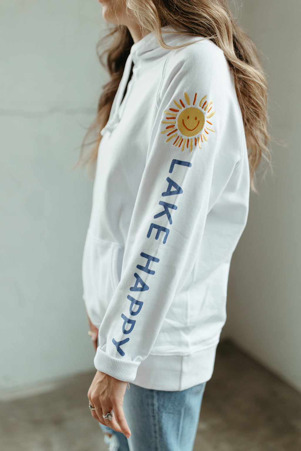 Lake Happy Sweatshirt White Happy Sun Logo Arm Printing Design